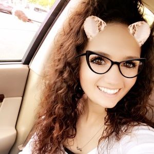 Meet your Posher, Maia